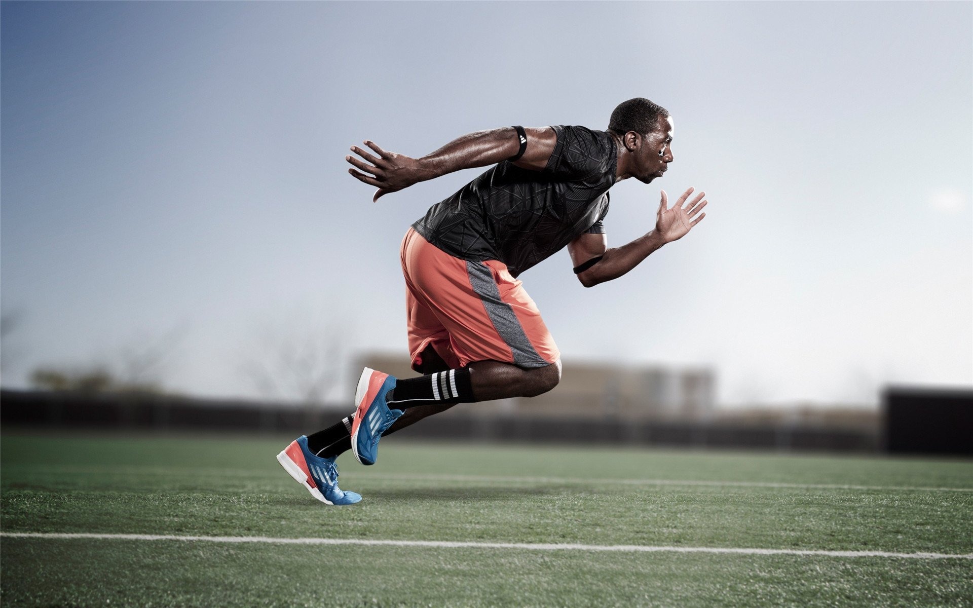 五大联赛球场扩建计划反映长期发展思路，五大联赛最大的球场容纳多少人